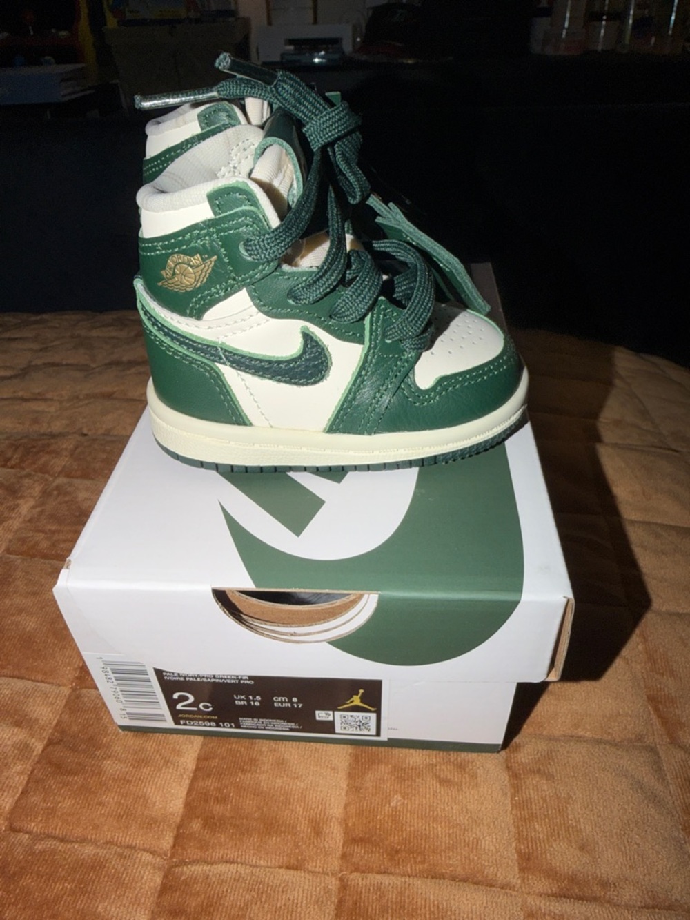 Jordan 1 Retro High OG "Pro
Green" Size 2c